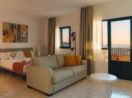 Apartamentos Moon Dreams Cabo de Ba&ntilde;os，位于卡拉恩&middot;布拉內斯的带泳池的酒店