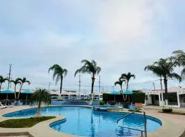 Casa vacacional en Salinas en Urb privada con parqueo piscina y jacuzzi