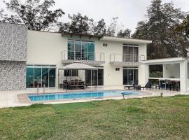 Casa campo las Pecanas Huaral，位于Huando的酒店