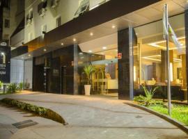 Hotel Açores Premium- 5 minutos do Moinhos de Vento，位于阿雷格里港的酒店