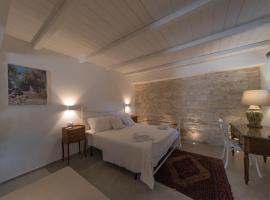 VILLA DEI PINI - Trani，位于特拉尼的酒店