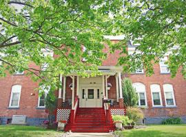 Foothills Lodge & Diner，位于Malone的酒店