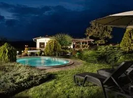 Висок клас къща за гости Кътче от Рая с басейн, джакузи и спа