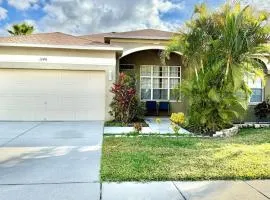 Spacious House with Pool and Hot Tub near Tampa