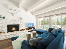 Bluejay Hideaway by Tahoe Getaways - Kings Beach 3 BR Pet Friendly w Enclosed Yard and Hot Tub
