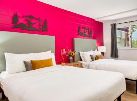 Gateway Suites Rocky Mountains Private Double room close to Banff，位于坎莫尔的酒店