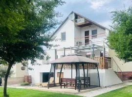 Dom pod mirabelkou - Mirabell ház