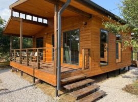 Parpi Riverside，位于Pʼarpi的酒店