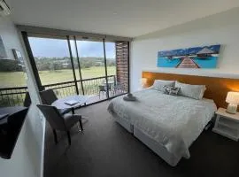 Coastal Cove Suite - with heated pool near Hot Springs & Golf