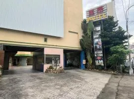 里昂晶钻汽车旅馆