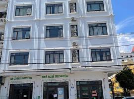 Khách Sạn Trung Hậu，位于Móng Cái的酒店