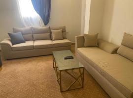 Uyrn pyramids view，位于Maḩaţţat al Qirsh的酒店