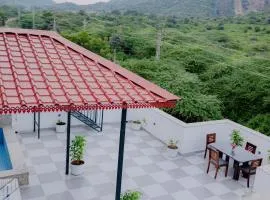 Monsoon Abode 2 BR Pet friendly with Monsoon place view and Plunge Pool