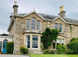 Victorian Home in Moray，位于福里斯的酒店