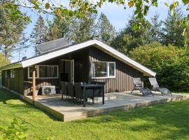 Holiday Home On Natural Plot 800 M From Sea，位于菲耶里茨莱乌的酒店