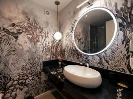 Senior Apartment with Lake View