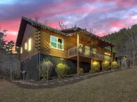 Luxe Lodge Escape - Hot Tub-Outdoor Movies-Game Room-Fire Pit