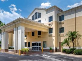 Comfort Inn & Suites DeLand - near University，位于德兰的酒店