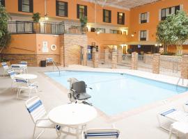 Quality Inn & Suites Ames Conference Center Near ISU Campus，位于埃姆斯的酒店