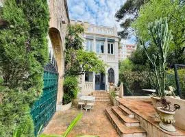 Rooftop villa, city center, beach access