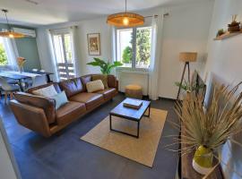 Maison - Saint Nazaire Les Eymes，位于Les Eymes的酒店