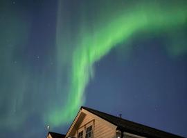 Idyllisk sjøhus på Naurstad，位于波多的酒店