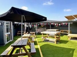 莎娜汉斯运动酒吧住宿加早餐旅馆，位于伯明翰的酒店