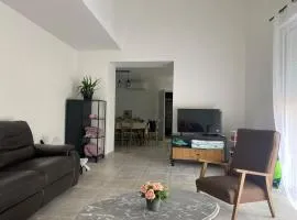 Renovated house l Garden l Private parking