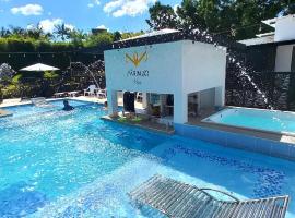 Hotel y Cabañas Parinzzi，位于瓜塔佩的酒店