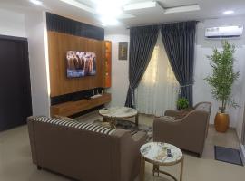 Modern Two Bedroom Apartment near Airport with WiFi and Power，位于Sagisa的酒店