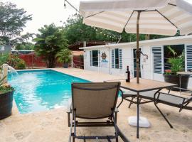 Laidback Family Escape with Private Pool & Gazebo，位于卡沃罗霍的酒店