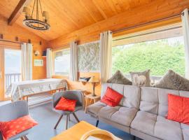L'Écrin des Anges Chalet cosy, Ski et Vue，位于孔布卢的酒店
