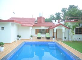 Aravali Farm Gurgaon, 3 Bedroom Villa with Lawn Barbeque Grill and Pool，位于古尔冈的酒店