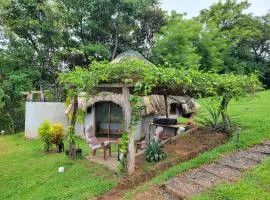 Lodge LA EMBERÁ I Osez l'insolite tout confort