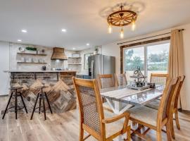 Luxury Spacious House Great for a Family Retreat，位于拉夫兰的酒店