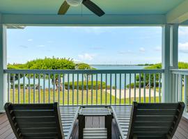 Oceanfront Duck Key Villa 2 Marinas Steps Away!，位于鸭礁岛的酒店