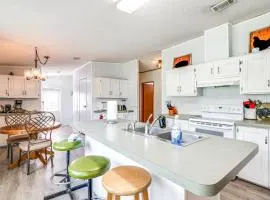 5 Mi to Homosassa Springs Park: Home w/ Yard!