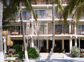 Noah Beach Hotel & Suites，位于玛哈威的酒店