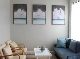 CHIC, Renovated Brownstone in PRIME DT Albany