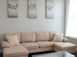 MODERN 1BR GREAT Location Downtown Parking