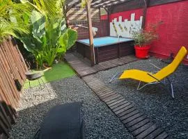 Bungalow et sa ti piscine