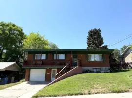 Park Home- Parkside Haven for Families & Pets