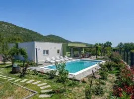 Awesome Home In Zagvozd