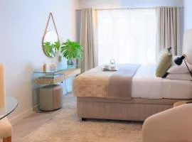 Platform 132 - 2 On Tabak with onsite Parking