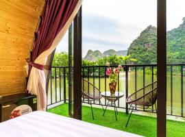 Hoang Minh Mountainside Villa，位于宁平的带停车场的酒店