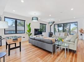 5E4 Spacious Abnb-style 5BR Retreat, 2 Parking, Balcony, Nr Top Ryde，位于Epping的酒店