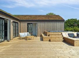 Holiday Home Ottmar - 150m from the sea by Interhome，位于巴恩科普的带热水浴缸的酒店