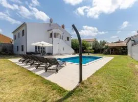 Holiday House Ninetta