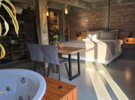 Pietra Rossa- Vale dos Vinhedos，位于本图贡萨尔维斯的自助式住宿