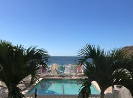 Oceanview's and heated pool in Cudjoe Key, FL，位于Cudjoe Key的乡村别墅